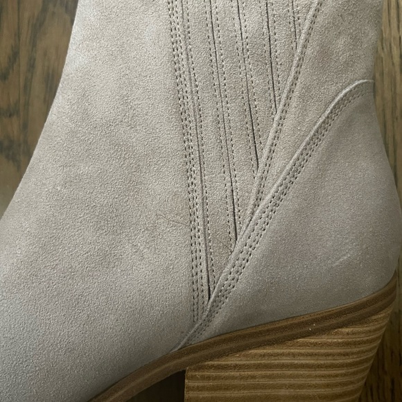 Marc Fisher | Teona Pointy Toe Chelsea Bootie - Picture 6 of 6